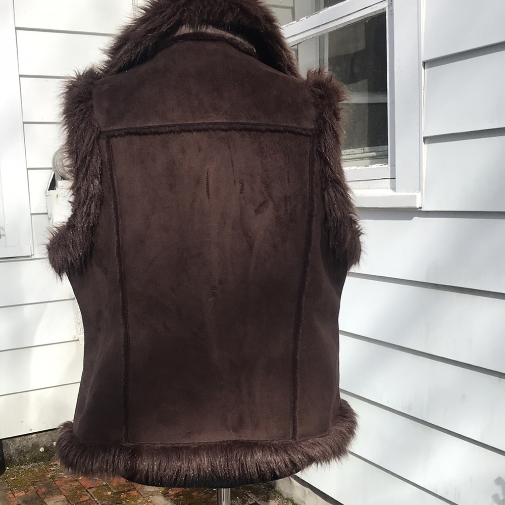 Vest - Picture 2 of 5